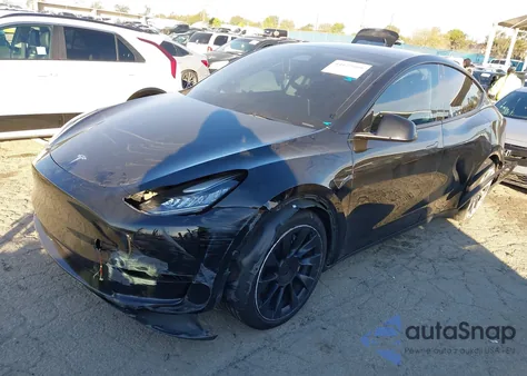 2023 Tesla Model Y Awd/Long Range Dual Motor All-Wheel Drive z USA, uszkodzony, nr VIN 7SAYGDEE5PA106076